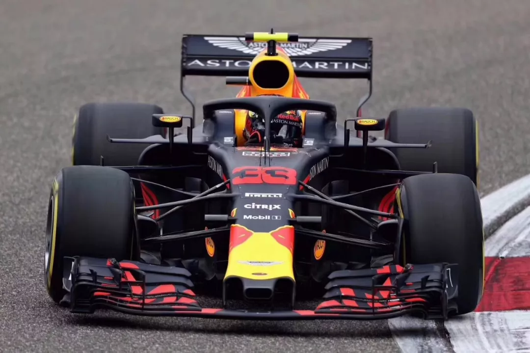 红牛车队轻取阿斯顿马丁，拉塞尔刷新纪录