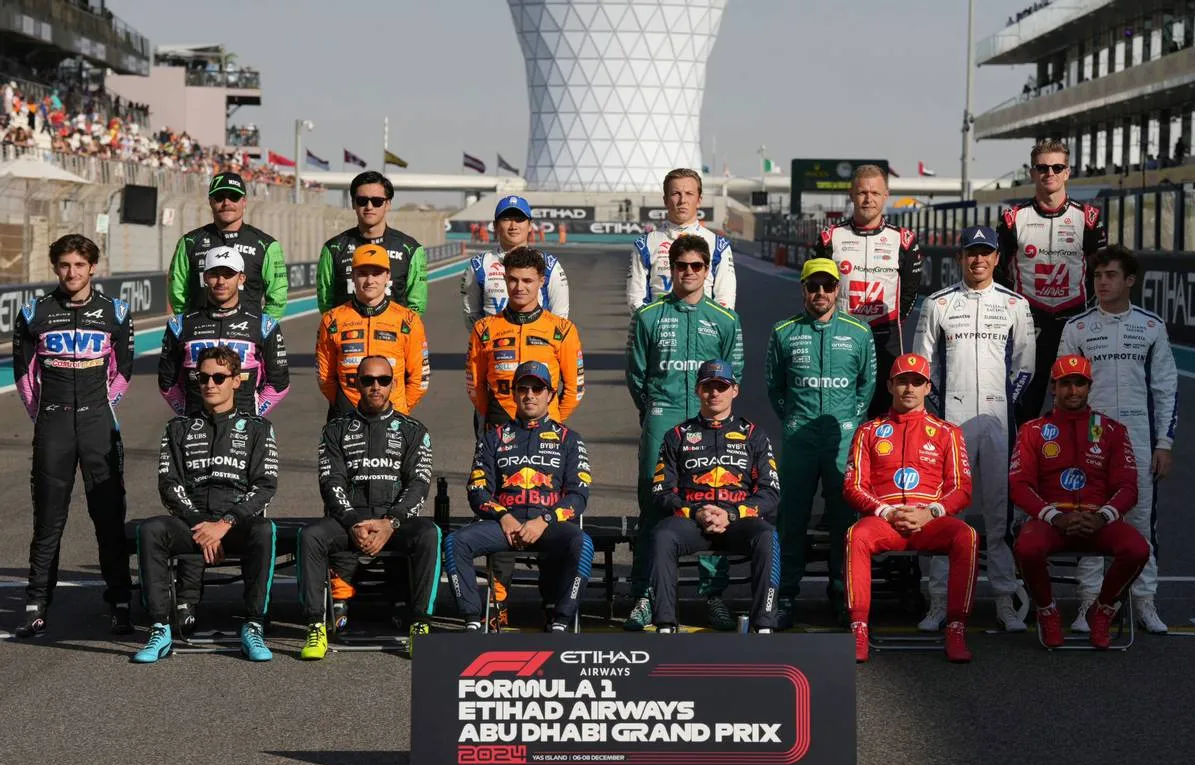 迈凯伦鏖战威廉姆斯，周冠宇点燃赛场