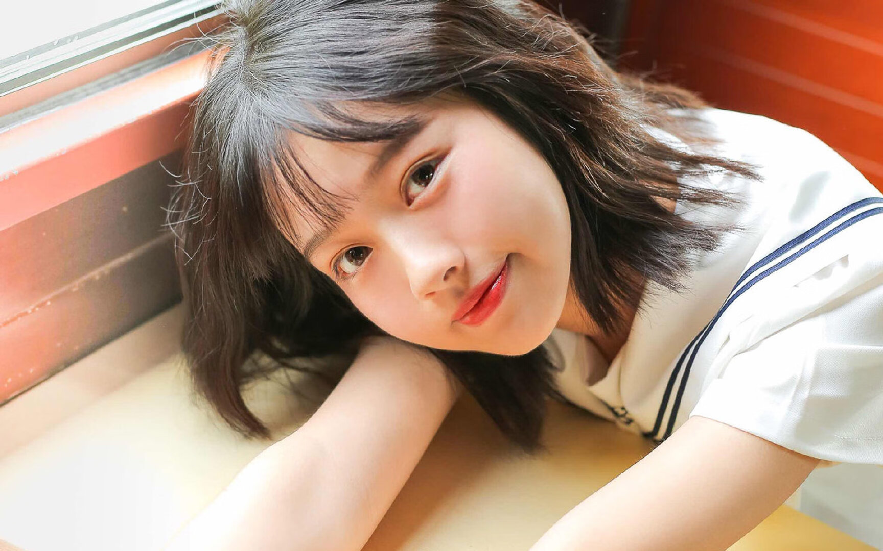 赛道轰鸣与球馆怒吼，速度与力量的极限美学