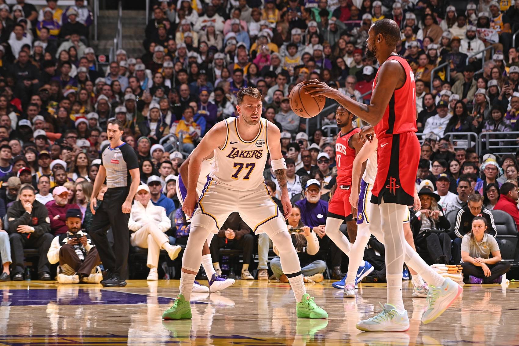 东决关键战焦点战，湖人收割雷霆